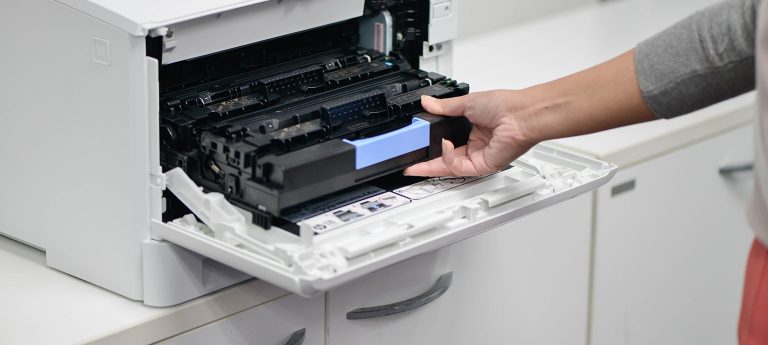 Quelle la différence entre une imprimante laser et à jet d'encre ? - Imprimante  laser